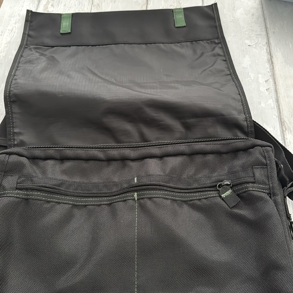 Targus Computer Bag. Black. Approximately 13x15x2… - image 3